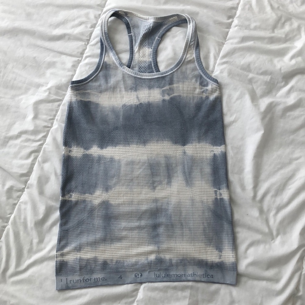 Cute small Lululemon workout tank